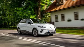 MG přiostřuje. Nejdostupnější elektromobil dostal silnější motor a luxusnější výbavu