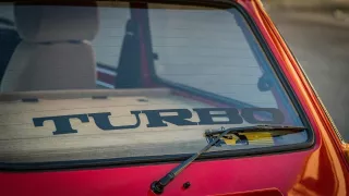 Renault 5 Turbo ve vzácné verzi Evolution. 25