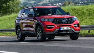 Nový Ford Explorer má pod plynem dynamit. Odstěhoval by přitom menší město