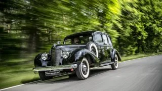 Retro: První Škoda Superb měla vtipná řešení a metalízu z ryb. Dostala přezdívku aligátor