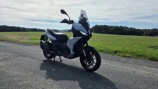Aprilia SR GT 400