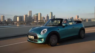 Mini Cooper Cabrio pro rok 2016 - Obrázek 1