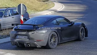 Porsche 718 Cayman GT4 6