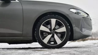Kombík, co dá zapomenout na konkurenci. Elegantní naftové Audi A5 zvládne přes tisíc kilometrů a má zajímavý mild-hybrid