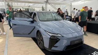 Elektromobil pro městskou policii i SUV bez tyče řízení. Toyota a Lexus ukázaly revoluci firmám