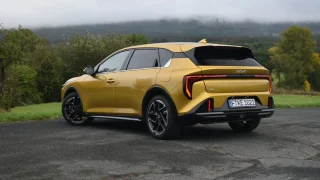 Nová Kia K4 se vejde pod půl milionu korun a nabídne slušnou výbavu. Potěší výběrem motorů