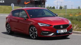 Test nového Seatu Leon 1.5 eTSI DSG FR: Spořivému sportovci to sekne. Mohl by zlevnit a zpohodlnět