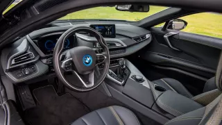 BMW i8 Protonic Frozen v matně černém laku. 7