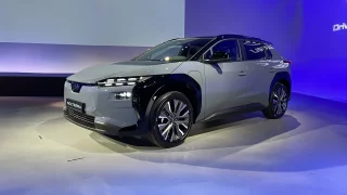 Subaru to myslí s elektromobily vážně, představilo hned tři nové modely. Byli jsme u toho