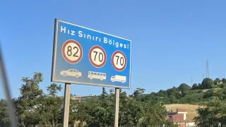 Našli jsme bizarní značku. Nutí řidiče dodržovat zvláštní maximální rychlost. Zjistili jsme důvod