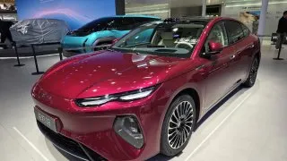 Živě z Pekingu: BYD odhalilo své nejlepší modely. Slibují dojezd 900 km a extrémně rychlé nabití