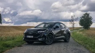 Šikovný podvozek i skvělá efektivita. Základní elektromobil Subaru je povedeným společníkem