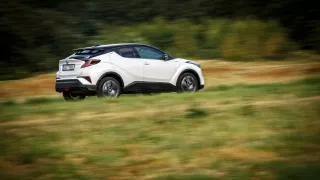 Toyota C-HR Hybrid 3 28