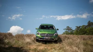 Mercedes-Benz GLA jezdí jistě a pohodlně. 9