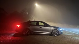 Jak si připravit auto na podzim: Věnujte pozornost funkci světel i baterii a začněte shánět zimáky