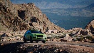 Bentley Bentayga na Pikes Peaku