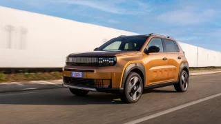 Fiat přijíždí se svou velkou novinkou. Nabídne dva druhy pohonu a cenu necelých 455 tisíc