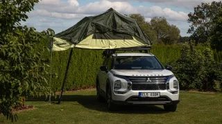 Mitsubishi Outlander dorazilo zpět ve velkém stylu. Se střešním stanem je to vynikající dobrodruh