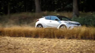 Toyota C-HR Hybrid 3 38