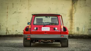 Renault 5 Turbo ve vzácné verzi Evolution. 6