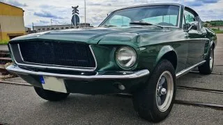 Ford Mustang a Chevrolet Corvette