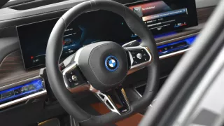 BMW i7