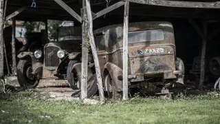 Nález aut na francouzské farmě - Obrázek 22
