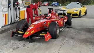 Po internetu se šíří dezinformace. Po české dálnici se ve skutečnosti neproháněla formule 1