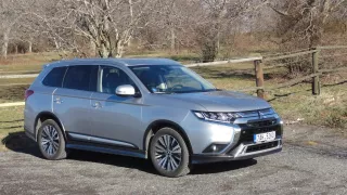 Mitsubishi Outlander exterier 2