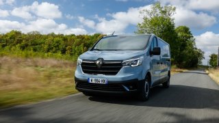 Řídili jsme elektrický Renault Trafic. Uveze přes tunu, ale na rychlé nabíječky zatím nemůže