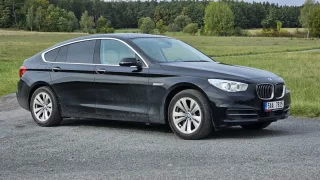 Zfalšovanou historii mají nejčastěji luxusní auta. Jedna značka je u podvodníků obzvlášť oblíbená