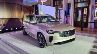 Oblíbené Volvo XC90 prošlo modernizací a hned zlevnilo. Má i prodlouženou záruku