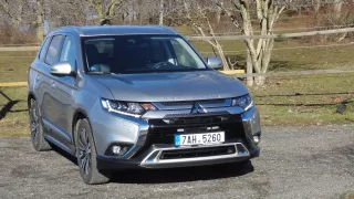 Mitsubishi Outlander exterier 1