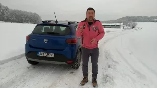 Nová Dacia Sandero má místo klíče tlustou kartu. Zdědila ji od Renaultu, není třeba s klíčem sportu