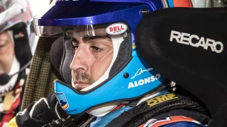 Fernando Alonso testuje Toyotu Hilux 14