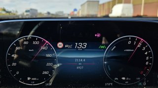 Inteligentní omezovač rychlosti nemá dovolit vyšší rychlost než 130 km/h, navrhují američtí senátoři