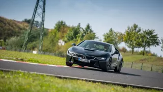 Provětrali jsme hybridní BMW i8 v edici Protonic F