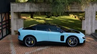 Nové Ferrari je terčem kritiky. Lidem nevadí elektřina, ale na vzhled si budou zvykat těžko