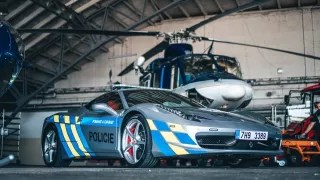 Česká policie na silnice nasadí Ferrari. Jde o zabavené auto, počítá s překvapivě levným servisem