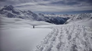 Kresba Land Roveru v Alpách