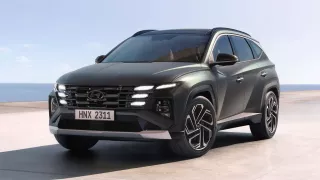 Hyundai Tucson přichází v novém balení. Dostal futuristický interiér, ale také opravdová tlačítka