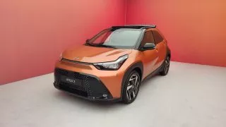 Levné mini auto z Kolína dostalo o 44 koní vyšší výkon. Nová Toyota Aygo X je vlastně mini hot-hatch