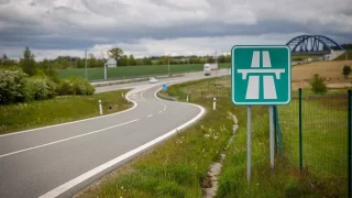 Elektronická dálniční známka v příštím roce opět zdraží. Víme, kolik bude přibližně stát