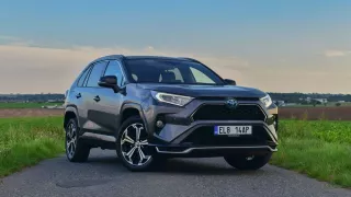 Test Toyoty RAV4 Plug-in Hybrid: Elektrifikované SUV dotažené do posledního detailu