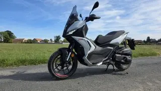 Aprilia SR GT 400