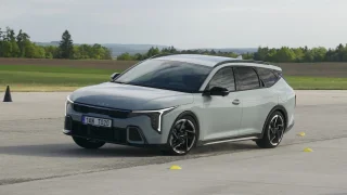 Kia K4 Sportswagon má slabinu, kterou čeští řidiči nemají rádi. Je ale praktická a dobře jezdí