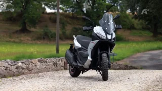 Recenze skútru Aprilia SR GT 400