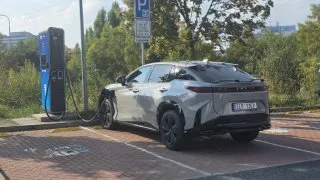 Lexus RZ 550e F Sport