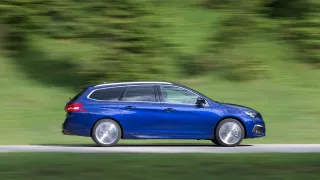 Vylepšený Peugeot 308 ve verzi kombi 2