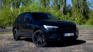Stačí zaplatit 234 tisíc korun a dostanete nejčernější Volvo XC60 v historii. Řídili jsme ho